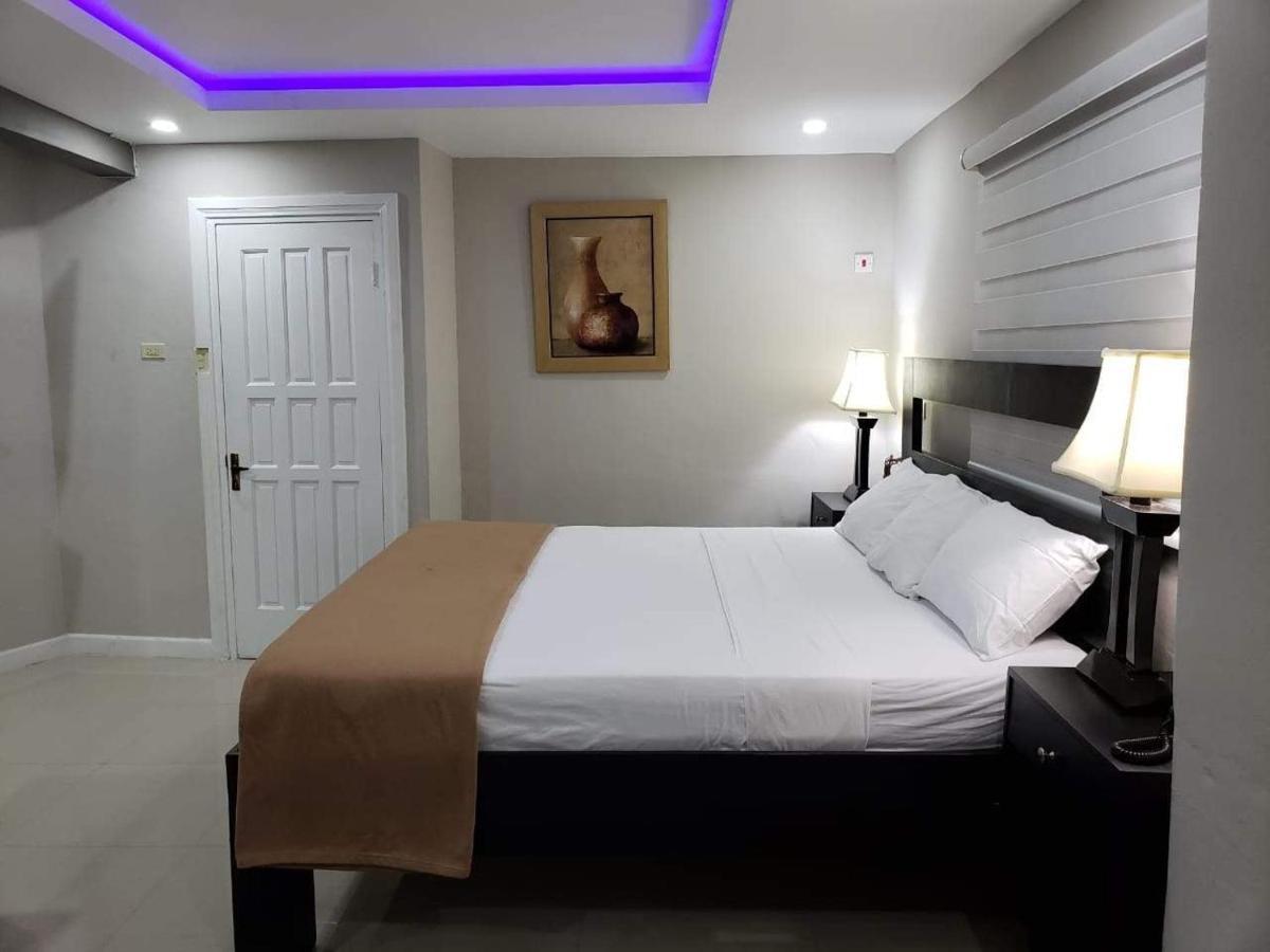 Christar Villas Hotel คิงส์ตัน ภายนอก รูปภาพ