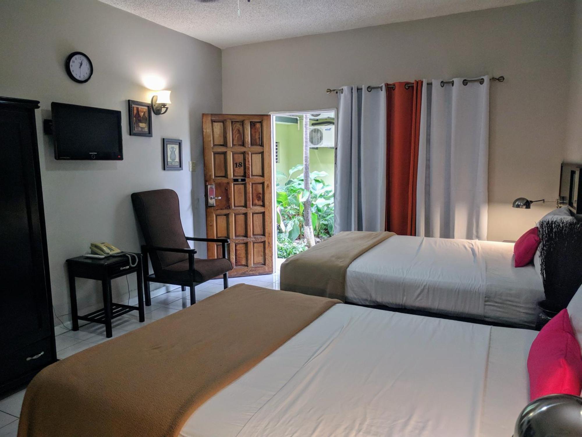 Christar Villas Hotel คิงส์ตัน ภายนอก รูปภาพ