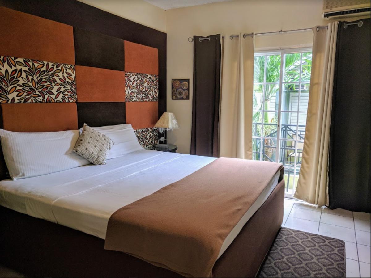 Christar Villas Hotel คิงส์ตัน ภายนอก รูปภาพ
