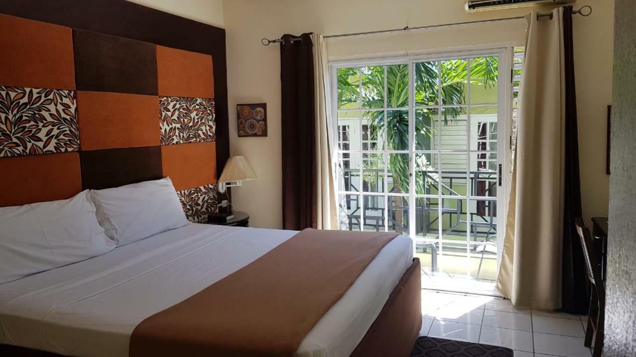 Christar Villas Hotel คิงส์ตัน ภายนอก รูปภาพ