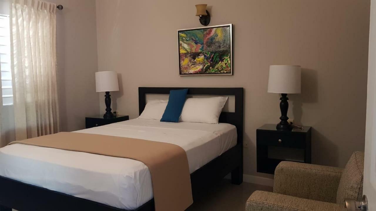Christar Villas Hotel คิงส์ตัน ภายนอก รูปภาพ