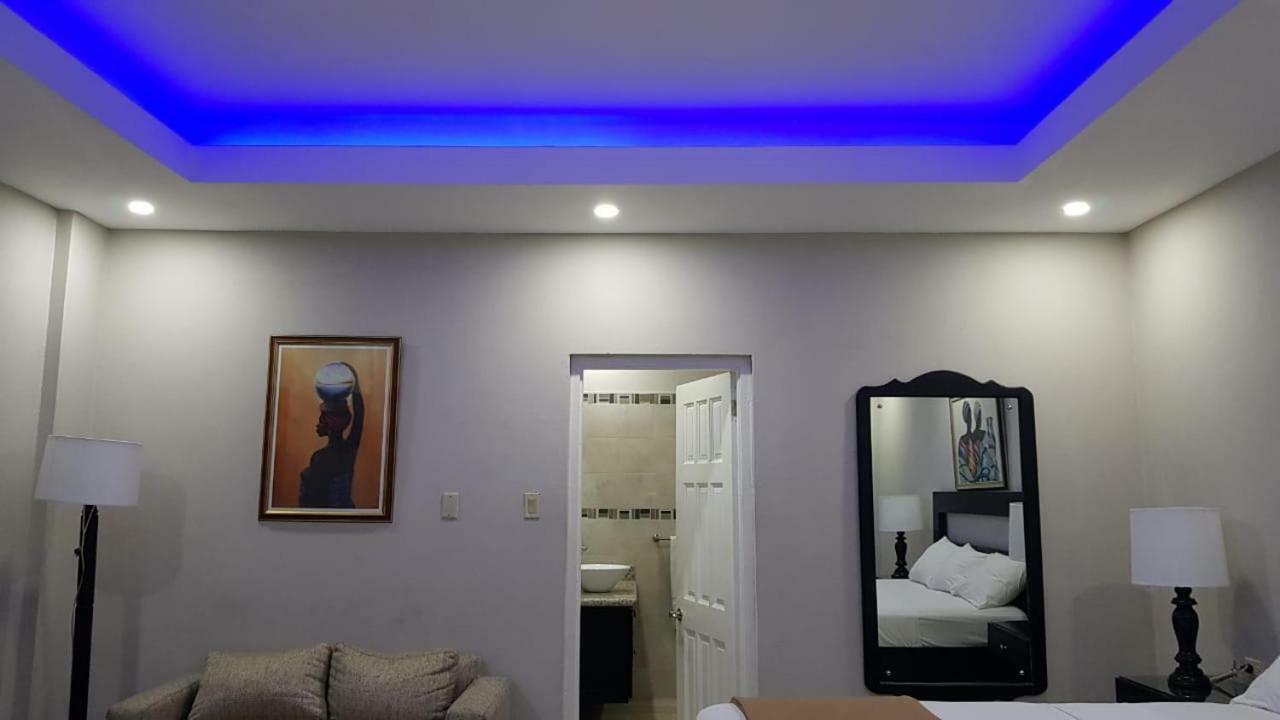Christar Villas Hotel คิงส์ตัน ภายนอก รูปภาพ