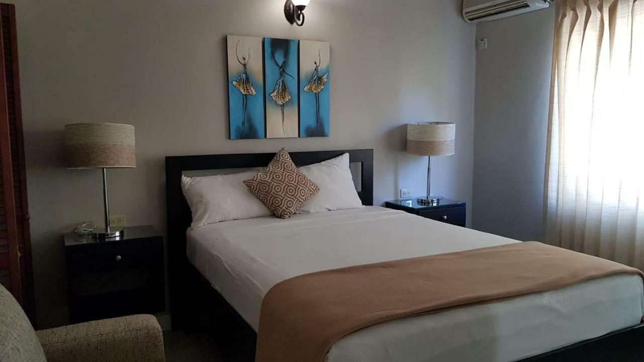 Christar Villas Hotel คิงส์ตัน ภายนอก รูปภาพ