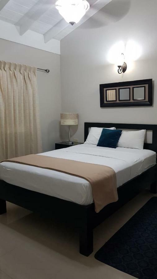 Christar Villas Hotel คิงส์ตัน ภายนอก รูปภาพ