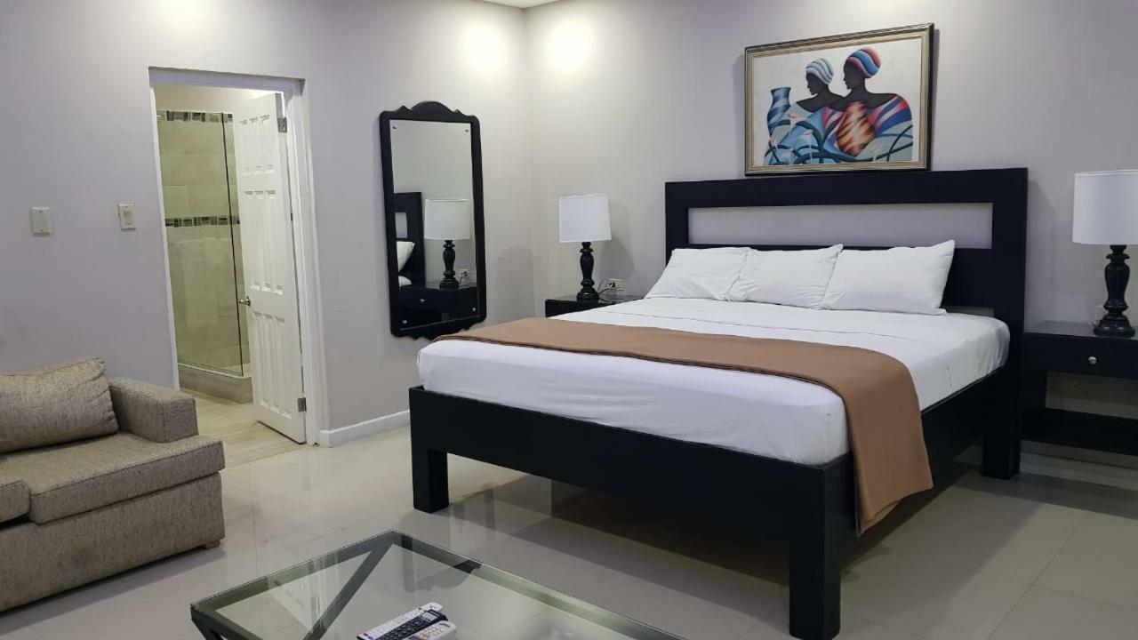 Christar Villas Hotel คิงส์ตัน ภายนอก รูปภาพ